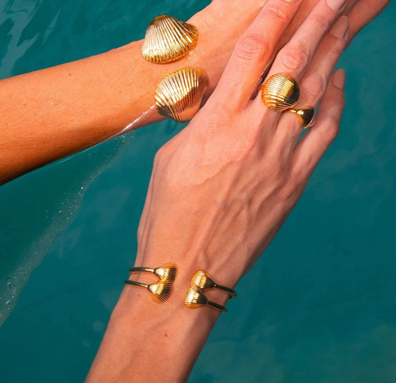 SHELL BRACELET