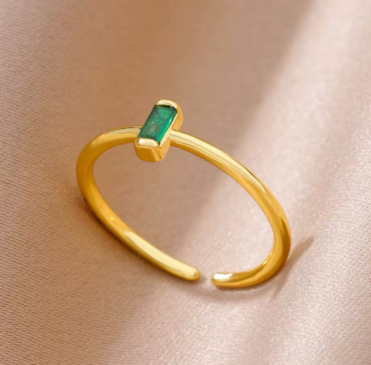 DAINTY COLOR RING