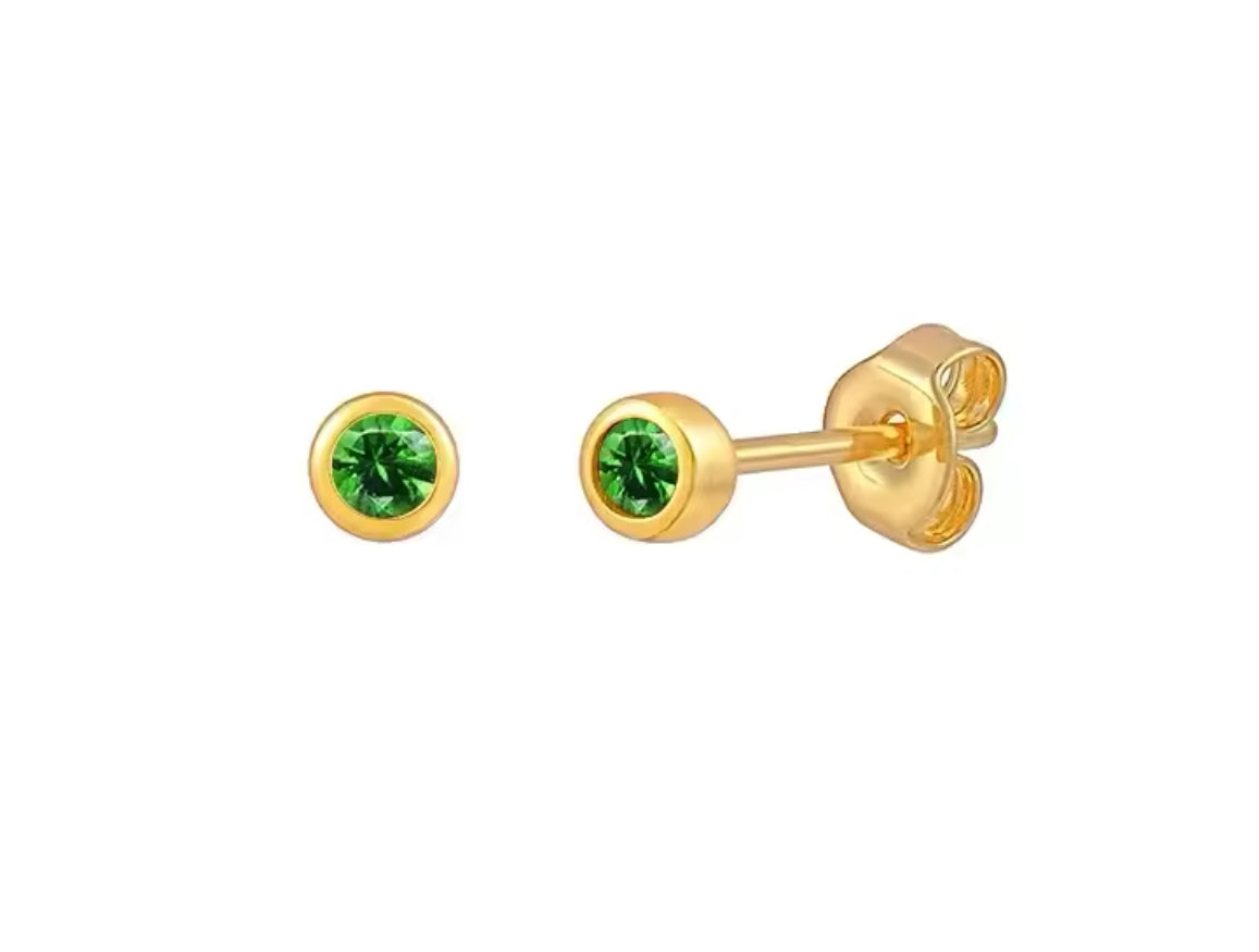 EMERALD STUDS