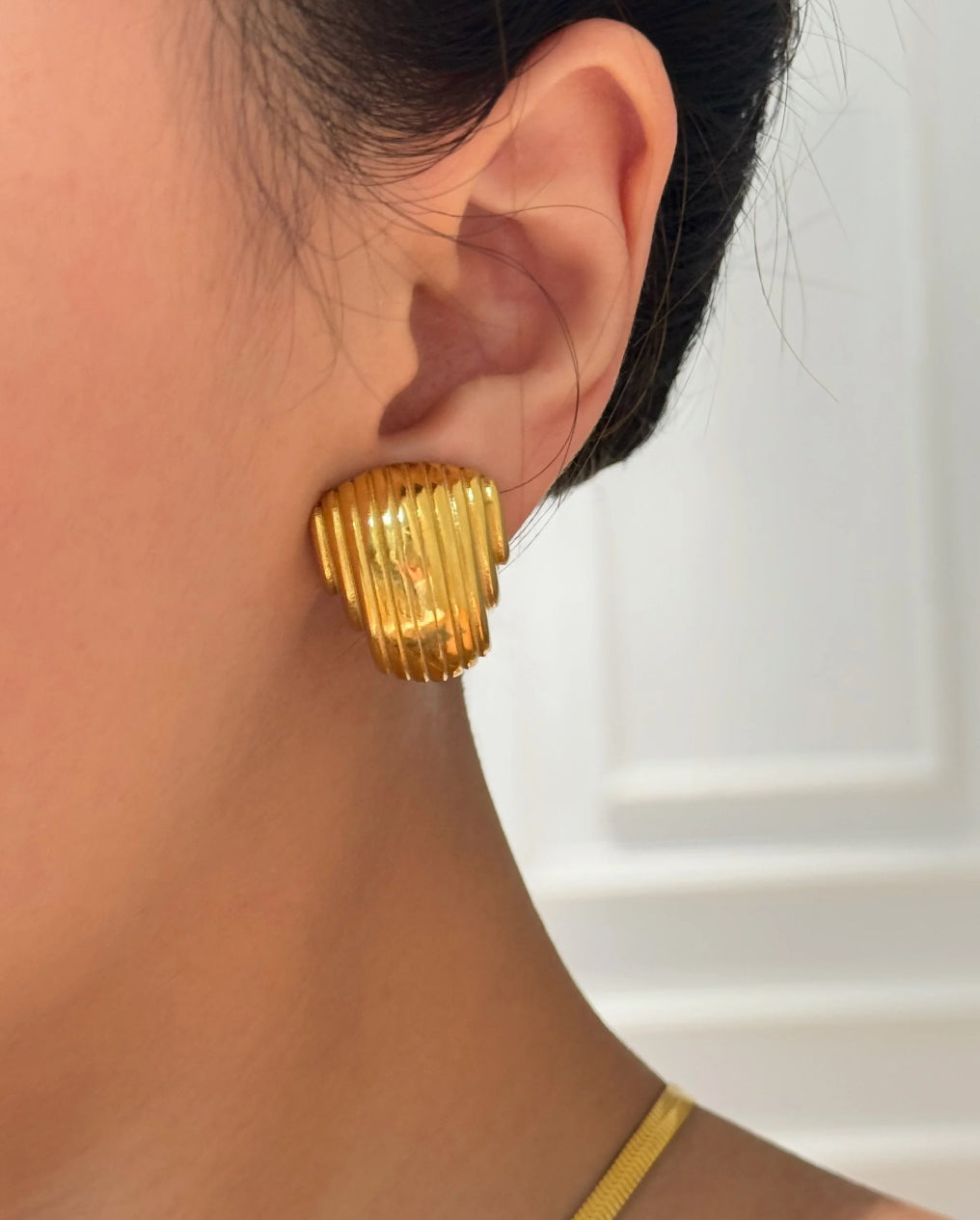 OVAL EARRING