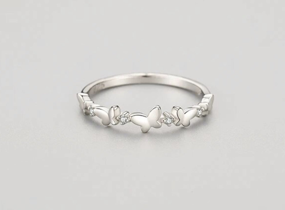 DAINTY BUTTERFLY RING